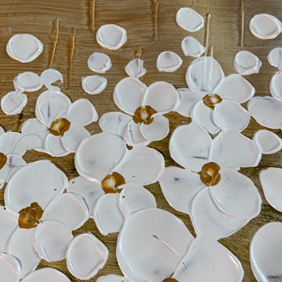 Textured white floral oil painting. Painting 20.5x20.5. Canvas 23.5x23.5 - Picture 2 of 4